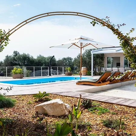 Skriveni Dragulj - A Peaceful Oasis With A Sea View Villa Trogir