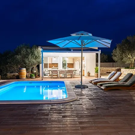 Villa Skriveni Dragulj - A Peaceful Oasis With A Sea View