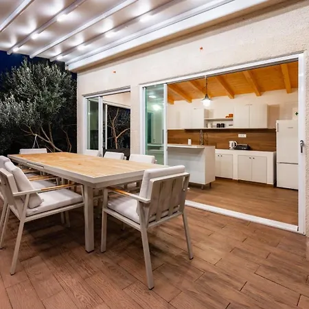 Skriveni Dragulj - A Peaceful Oasis With A Sea View Villa *