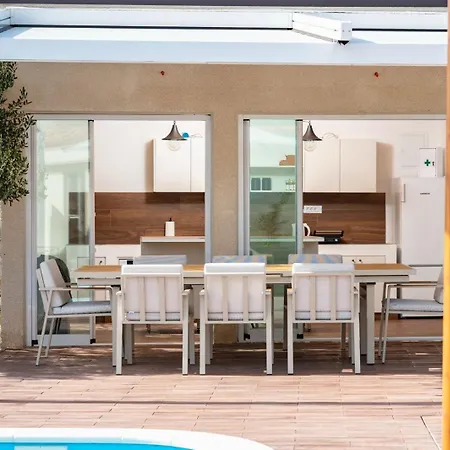 Skriveni Dragulj - A Peaceful Oasis With A Sea View Villa *