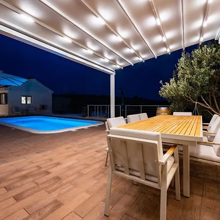 Villa Skriveni Dragulj - A Peaceful Oasis With A Sea View *