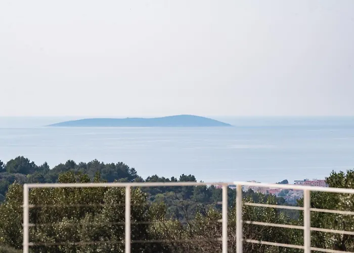 Вилла Skriveni Dragulj - A Peaceful Oasis With A Sea View Трогир