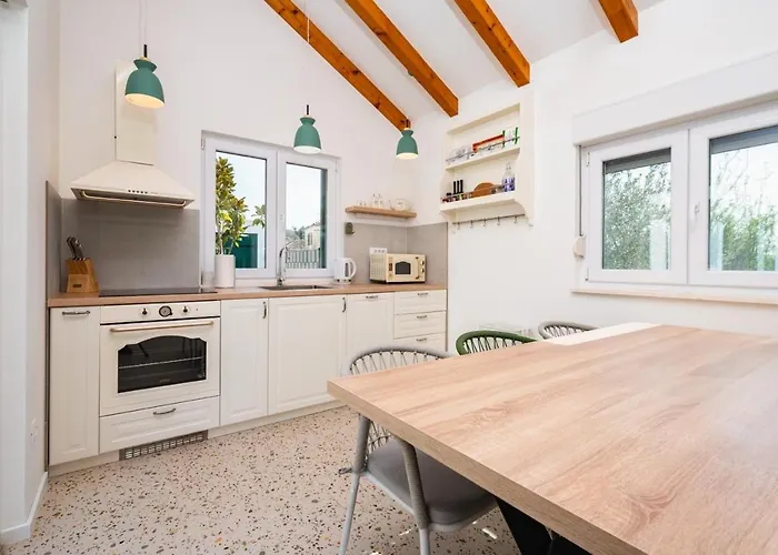 Вилла Skriveni Dragulj - A Peaceful Oasis With A Sea View
