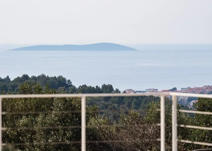 Skriveni Dragulj - A Peaceful Oasis With A Sea View Трогир
