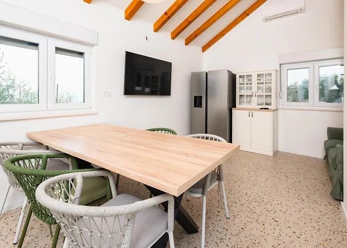 Вилла Skriveni Dragulj - A Peaceful Oasis With A Sea View Трогир