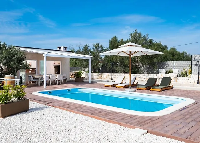 Вилла Skriveni Dragulj - A Peaceful Oasis With A Sea View Трогир