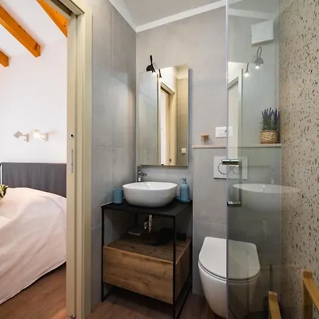 Skriveni Dragulj - A Peaceful Oasis With A Sea View ヴィラ トロギール